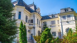 Vila care a gazduit 45 de ani Ambasada SUA, scoasa la vanzare! Imobilul poate fi achizitionat contra sumei de 7,5 milioane de euro!