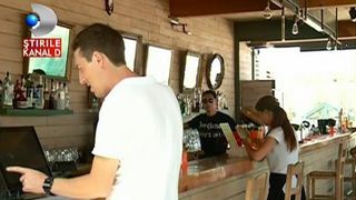 Nu sunt destui chelneri pe litoralul romanesc. Turistii sunt nemultumiti fiindca au avut de asteptat minute in sir sa dea comanda