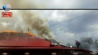 Incendiu de proportii in Murfatlar. Doua femei au fost la un pas de moarte dupa ce incaperea in care gateau a luat foc