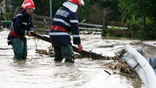 Distrugeri mari in urma inundatiilor in Suceava! Zeci de gospodarii au fost afectate!
