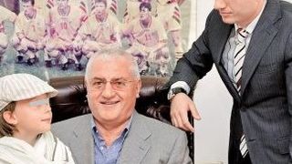 Bogdan (dreapta), fiul lui Dumitru Dragomir, conduce in acte afacerile familiei