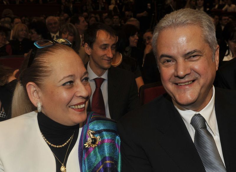 Adrian Nastase si sotia sa, Daniela, au donat diverse piese muzeului