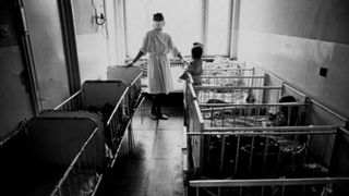 REVOLTATOR! Ce se intampla in centrul de plasament Sfanta Maria. Educatorii le furau cadourile de Craciun. "Esti o nenorocita si o proasta"