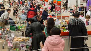 41,6 % din cheltuielile de consum ale romanilor sunt pentru consumul alimentar