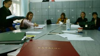 Se plang ca au salarii mici, dar un profesor poate castiga lunar 8.000 de lei din meditatii si afterschool!