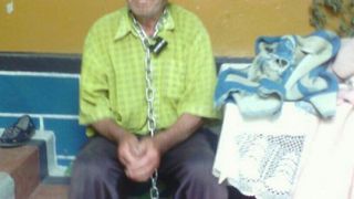 O moldoveanca si-a legat barbatul in lanturi ca sa nu mai mearga la baut