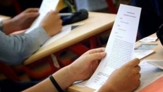 Evaluarea nationala 2016. Cele mai amuzante perle de la proba de Limba şi Literatura Rom&acirc;nă: "Rolul cratimei &icirc;n '&icirc;nvie-n mine' este de a arăta că copilul din poet nu era mort dea binelea"