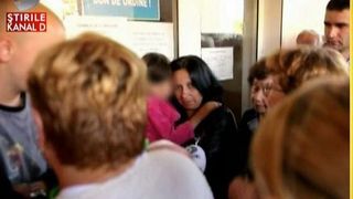 Aglomeratie la pasapoarte, in Iasi. Sute de oameni au facut noapte alba ca sa-si ridice actele. Cum s-a ajuns aici