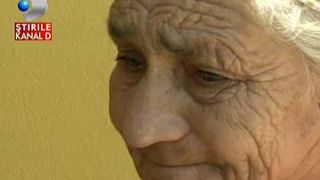 Dorel a lovit la temelie, la propriu! O casă a fost demolată, iar o alta riscă să cadă dupa ce c&acirc;ţiva muncitori care lucrau la canalizare au spart o ţeavă