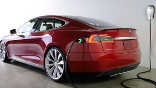 Primul accident mortal pentru o masina Tesla aflata pe pilot automat s-a petrecut in Florida