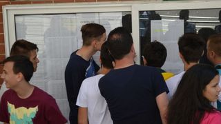 Rezultate Evaluare Nationala pe judete. La Constanta, peste 73% dintre elevi au note peste 5. O treime din elevii aradeni au medii sub 5. Numar record de medii de 10 in Capitala