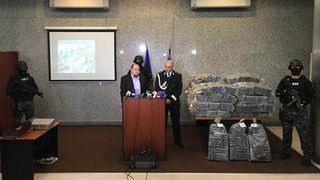 Sase agenti sub acoperire au ajutat la capturarea celor 2,5 tone de cocaina din Portul Constanta