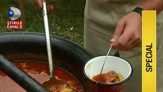 Bucatarii din toate colturile tarii au incins ceaunele si s-au intrecut in prepararea celui mai gustos gulyas. Cei mai iscusiti dintre ei isi dezvaluie secretele