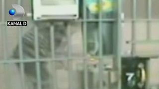 De ce si-a dat foc detinutul de la Rahova? Rudele barbatului sustin ca era incarcerat in conditii mizere