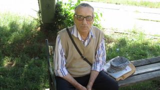 BAC 2016. Un tata de 72 de ani si-a asteptat cateva ore fiica sa iasa de la examen