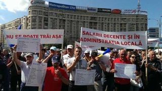 Aproape 30.000 de angajati din primarii si consilii judetene au intrat in greva astazi. Timp de o ora toate activitatile au fost sistate