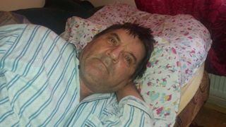 Un barbat de 62 de ani, uitat ore intregi pe holurile spitalului din Sibiu. Familia il cauta cu disperare, mai ales ca este dependent de dializa