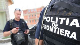 Un barbat a fost salvat de politistii de frontiera constanteni, dupa ce barca pe care se afla de o luna plutea in deriva in Marea Neagra