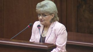 Reactia senatoarei Cristiana Anghel la declaratiile ministrului Transporturilor privind mersul cu trenul! &ldquo;Sa ma intrebe pe mine, care fac naveta saptamanal, cat lux este intr-un tren&rdquo;