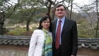 Victor Ciorbea si sotia lui angajeaza la firma de avocatura directori cu salarii uriase: "Cautam un Chief Risk Officer si un Credit Risk Director pe banking. Salariul este de 5000-7000 de euro net!"