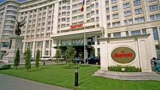 Perchezitii la hotelul Marriott din Capitala! Doi directori au fost dusi la audieri intr-un dosar in care prejudiciul este estimat la 7,5 milioane lei