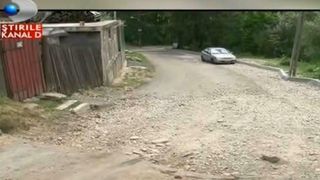 Bataie de joc! In opt luni de zile, autoritatile din Piatra Neamt n-au fost in stare sa asfalteze nici macar o singura strada. Care e explicatia lor