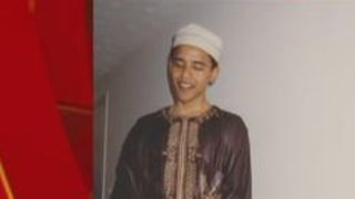 Barack Obama, imbracat in haine traditionale musulmane. Presedintele SUA, acuzat ca are legaturi profunde cu islamul