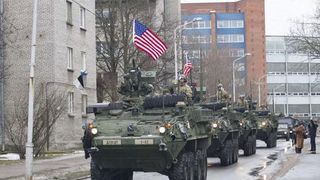 Aproape 1.000 de soldati americani vor ajunge in Romania. SUA trimite la baza de la Kogalniceanu vehicule blindate si teancuri din brigada sa mecanizata pe care o dispune in Europa