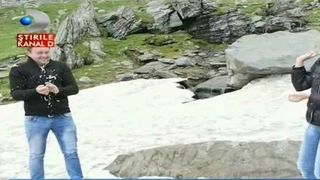 Zapada, in mijlocul verii. Turistii au fugit in munti sa se racoreasca