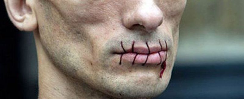 Anul trecut, in presa, au aparut imagini cu un detinut de la Giurgiu, care si-ar fi cusut gura