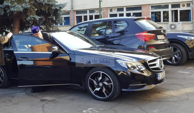 Asa arata masina de lux cu care circula mitropolitul Streza (foto: Ora de Sibiu)