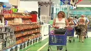 Nu vă mai ajung banii de la o lună la alta şi nu mai ştiţi ce să mai tăiaţi de pe listă? Există o soluţie! Schimbaţi modul &icirc;n care faceţi cumpărături!