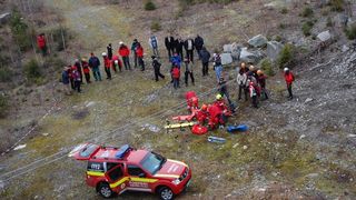 Turistii salvati din muntii Parang au facut foc cu hainele de schimb pentru a tine animalele salbatice la distanta