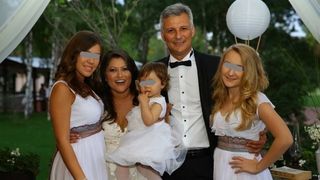 Daniel Zamfir, sotia Oana si cele trei fete ale parlamentarului