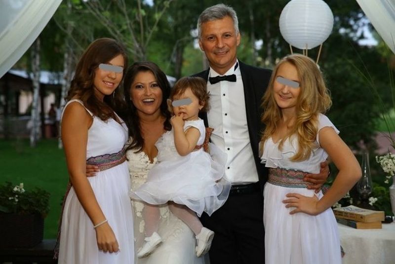 Daniel Zamfir, sotia Oana si cele trei fete ale parlamentarului