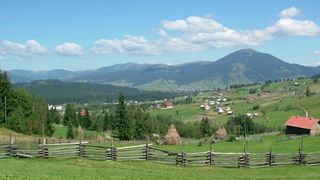 Un tanar din comuna Dorna Candrenilor da un exemplu tuturor absolventilor de liceu. El a obtinut nota 10, desi a studiat la liceul din comuna