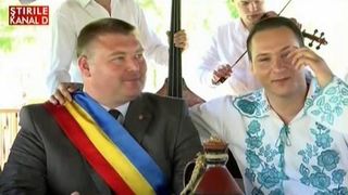 Un primar dintr-o comuna din Hunedoara joaca intr-un videoclip: "A fost obositor la filmari"