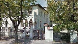 Vila de pe strada Paris