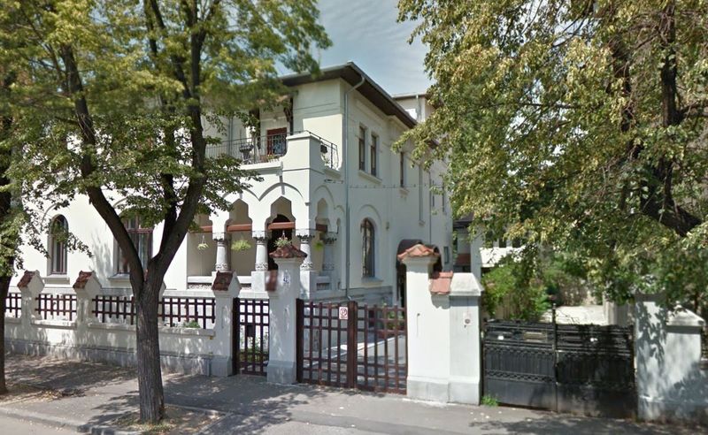 Vila de pe strada Paris