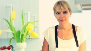 Inchisa in toamna pentru ca nu avea autorizatie, cofetaria Dacianei Sarbu a fost redeschisa! Sotia lui Victor Ponta a pierdut, insa, 70.000 de euro cu afacerea ei