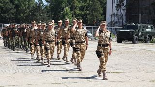 Soldatii romani din Afganistan sunt condusi de o femeie! Departamentul de politie militara se afla sub comanda frumoasei Mirela Ivascu!