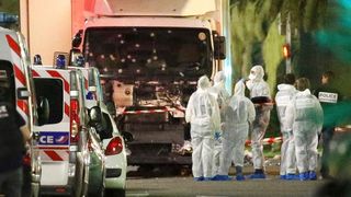 Cei doi romani raniti in atacul de la Nisa sunt din Buzau. Cei doi tineri sunt in afara oricarui pericol, au anuntat apropiati ai acestora