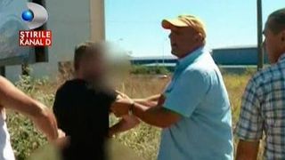 La un pas sa fie linsat de martorii accidentului pe care l-a provocat. Aflat in coma alcoolica, barbatul s-a urcat la volan si a izbit din plin masina unei femei de 57 de ani