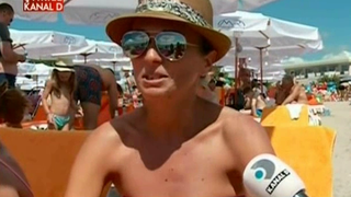 Canicula pe litoral. Desi soarele ardea puternic, niciun turist n-a renuntat la balaceala