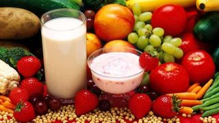 Lactatele sau fructele si legumele, cele mai periculoase alimente pe timp de vara