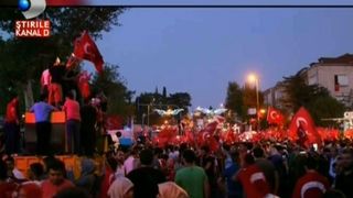 Turcia isi revine dupa tentativa de lovitura de stat! Cetatenii au iesit pe strazi pentru a sarbatori victoria democratiei. Erdogan cere pedepsirea tradatorilor