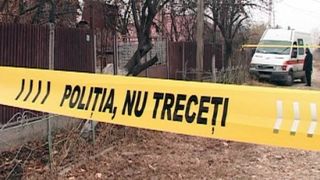 Scene cumplite intr-o localitate de langa Targoviste. Un barbat a fost injunghiat pe strada, sub privirile celor doi fii ai sai. Politistii au gasit un obiect misterios la locul incidentului
