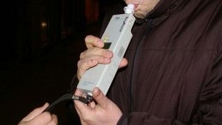 Sofer de autocar, prins de politisti beat pe Autostrada Soarelui