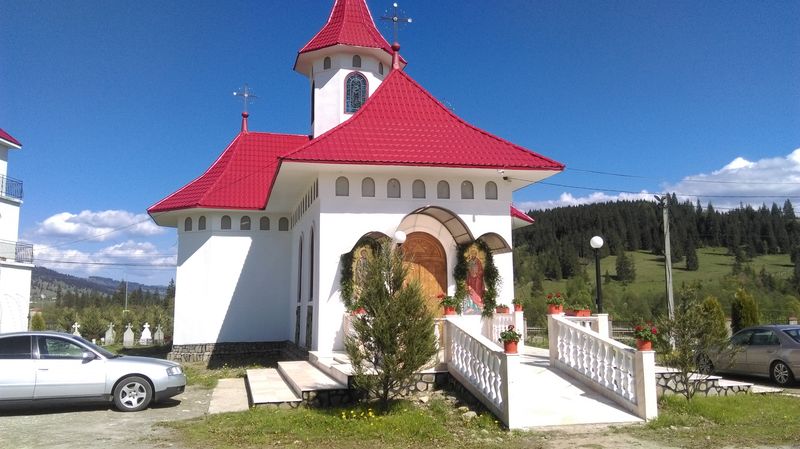 Biserica cea noua construita de preot