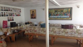 Asa arata sala de mese din casa parintelui